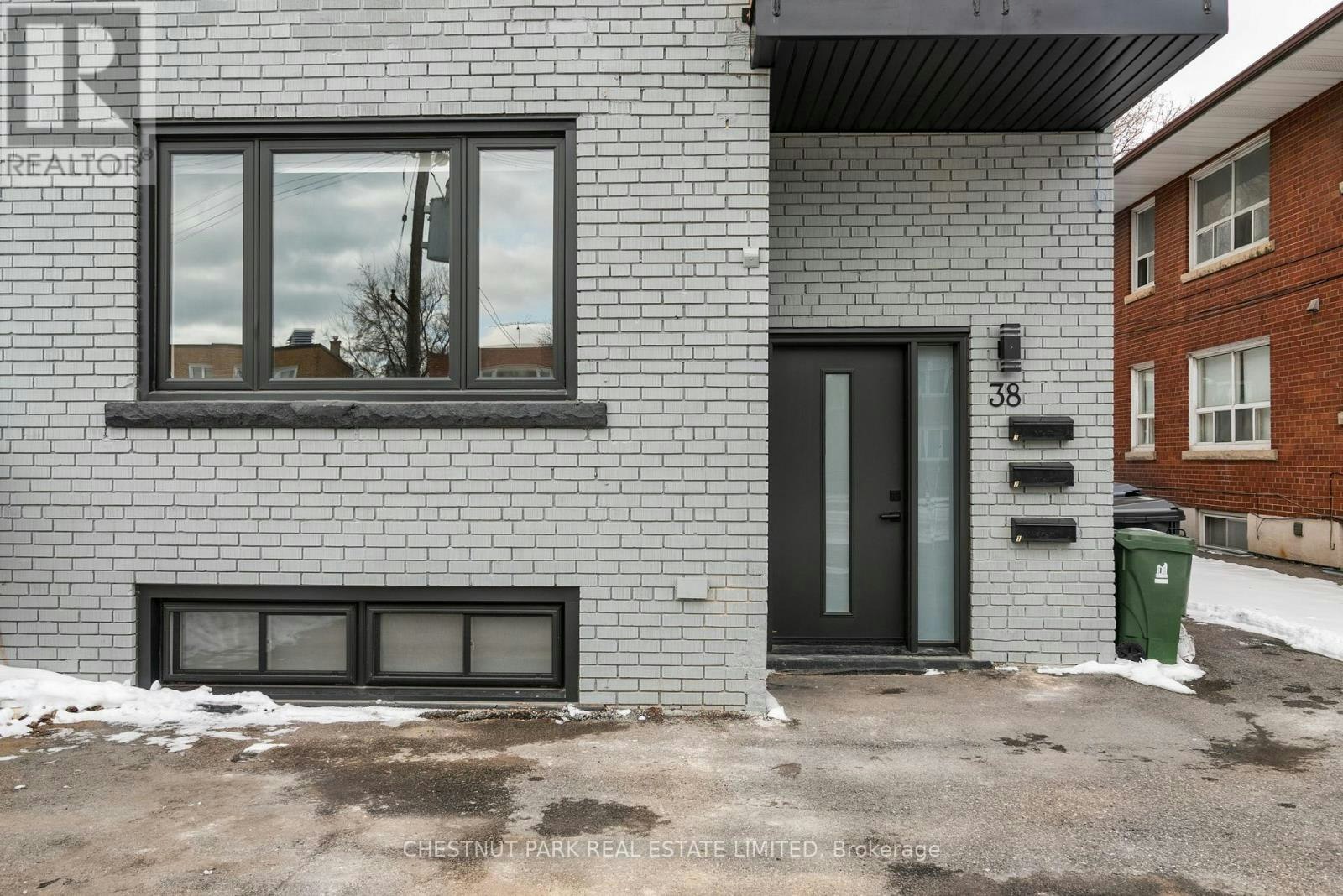 3-38 Penhurst Avenue, Toronto, ON, M8Y 3A8 - 2
