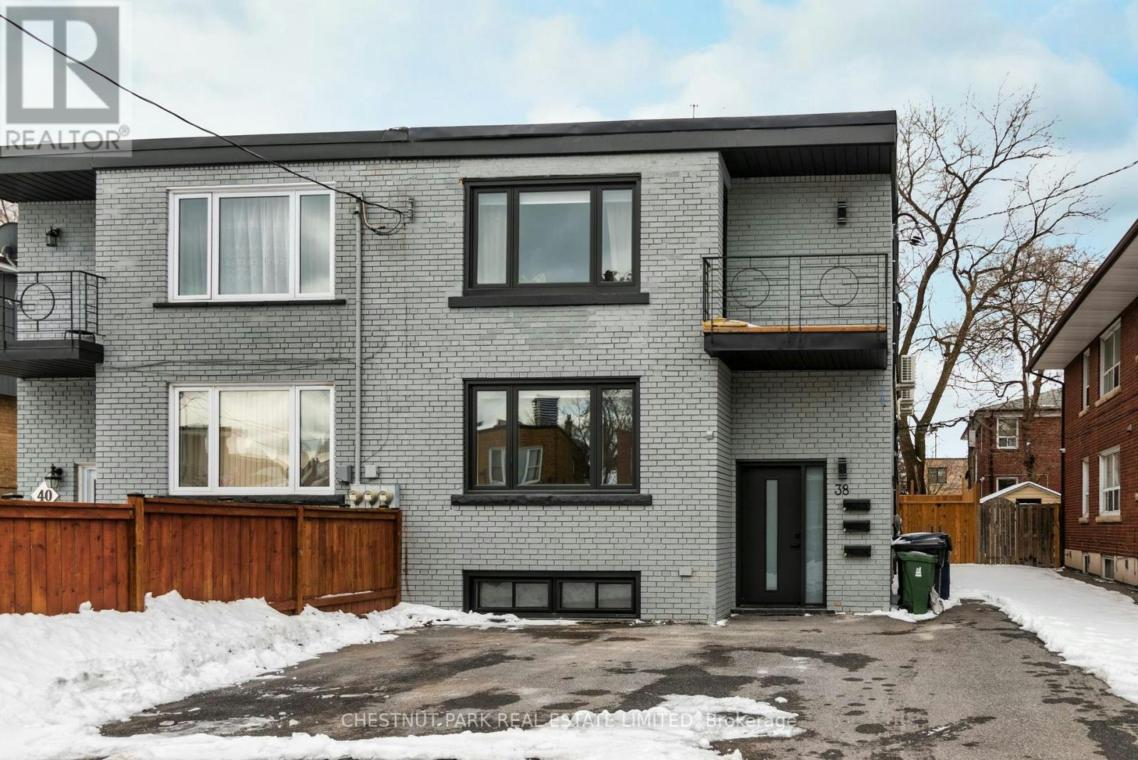 3-38 Penhurst Avenue, Toronto, ON, M8Y 3A8