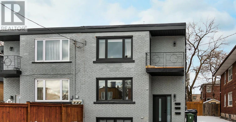 3-38 Penhurst Avenue, Toronto, ON, M8Y 3A8