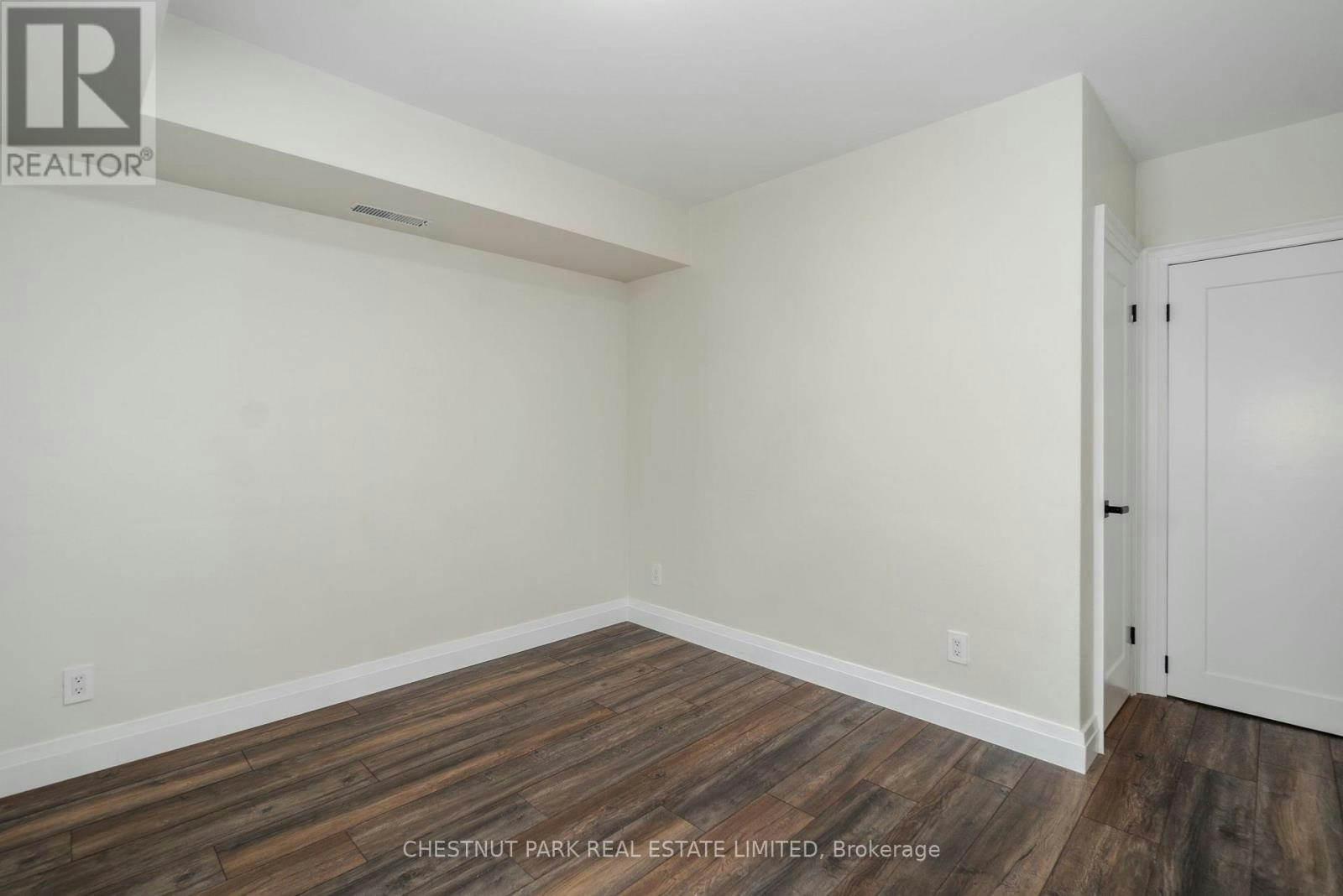 3-38 Penhurst Avenue, Toronto, ON, M8Y 3A8 - 27