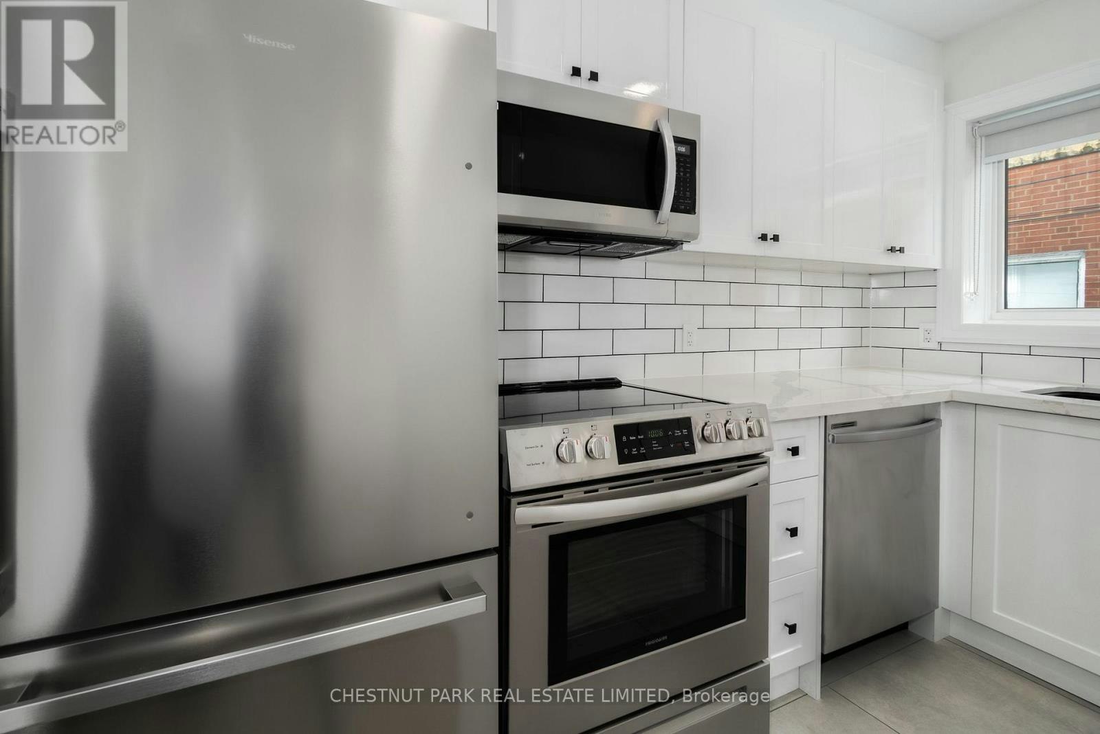 3-38 Penhurst Avenue, Toronto, ON, M8Y 3A8 - 13