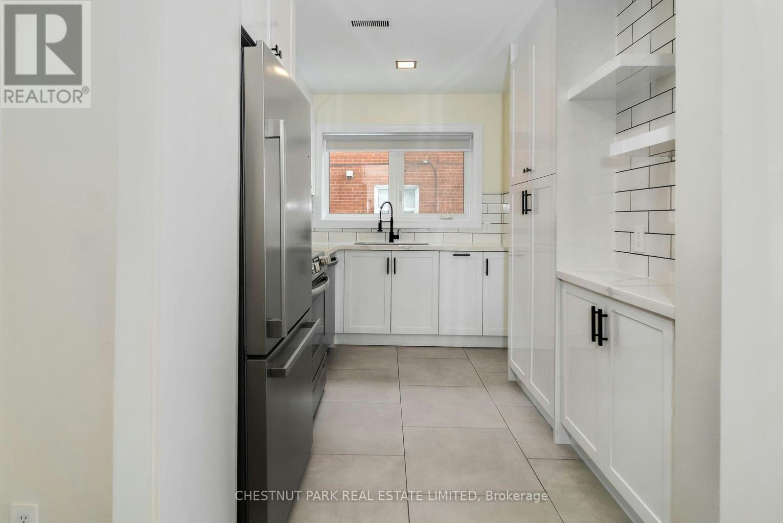 3-38 Penhurst Avenue, Toronto, ON, M8Y 3A8 - 11