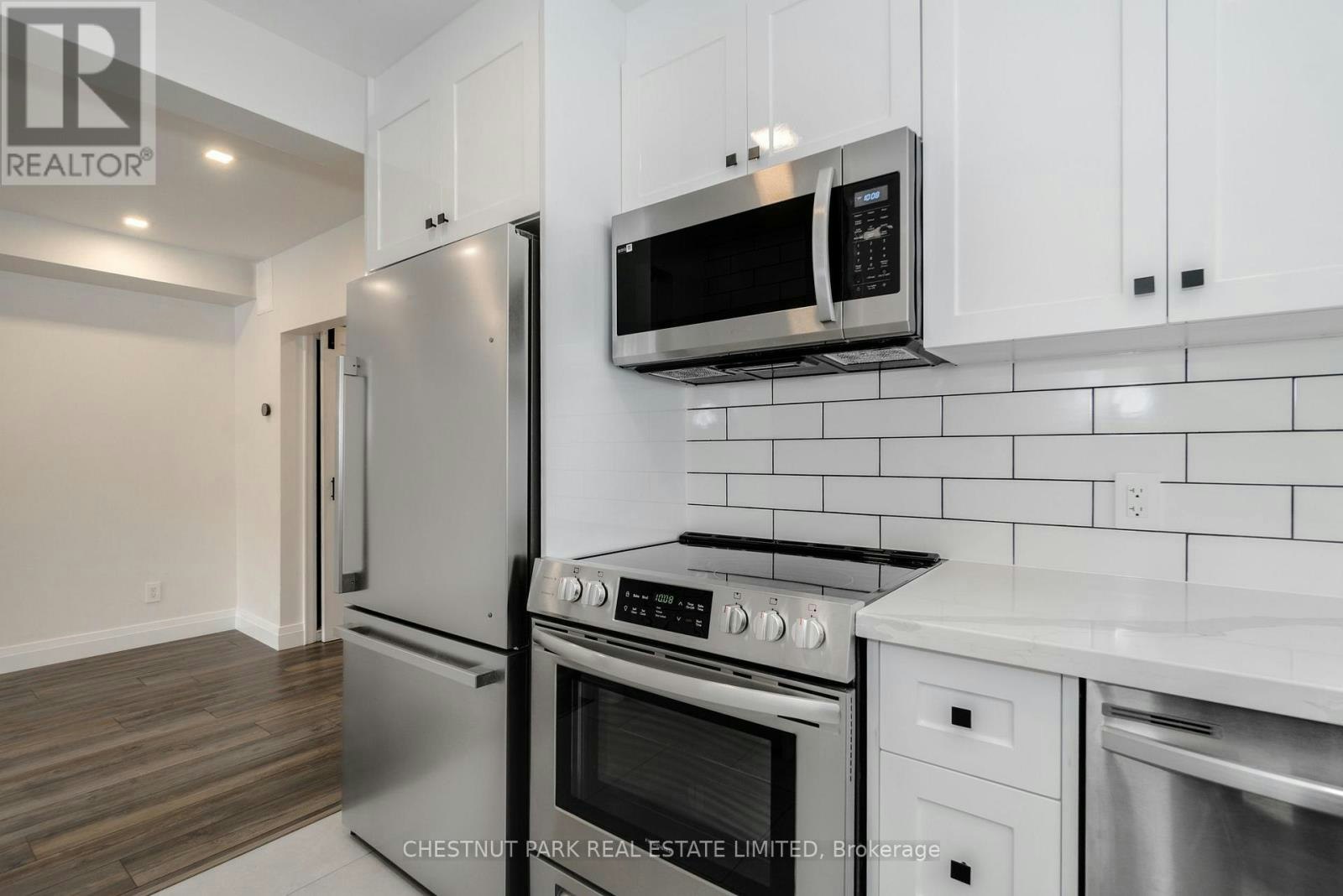 3-38 Penhurst Avenue, Toronto, ON, M8Y 3A8 - 15