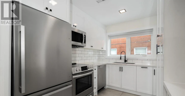 3-38 Penhurst Avenue, Toronto, ON, M8Y 3A8 - 12