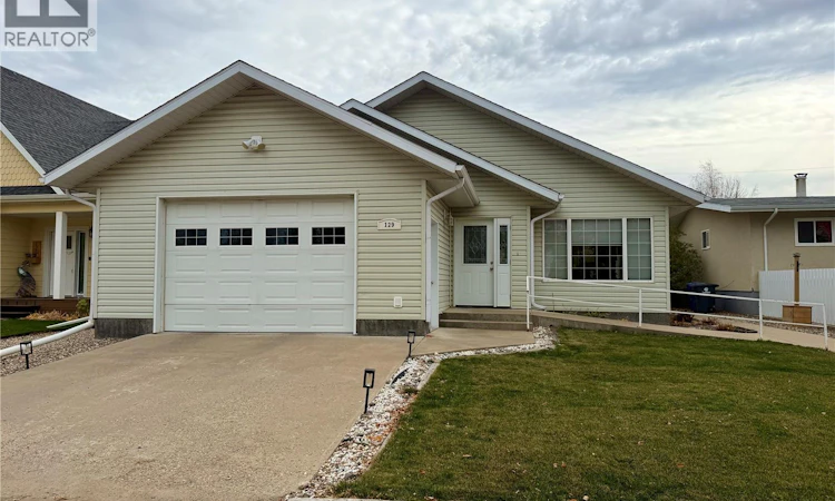 129 2nd Street W