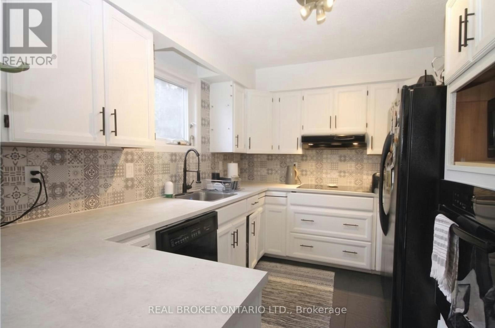 1-28 Leeming Drive, Ottawa, ON, K2H 5P7 - 3