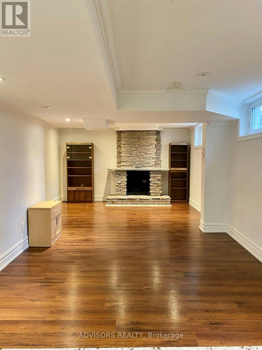 16 Sabrina Court, Richmond Hill, ON, L4C 5P8