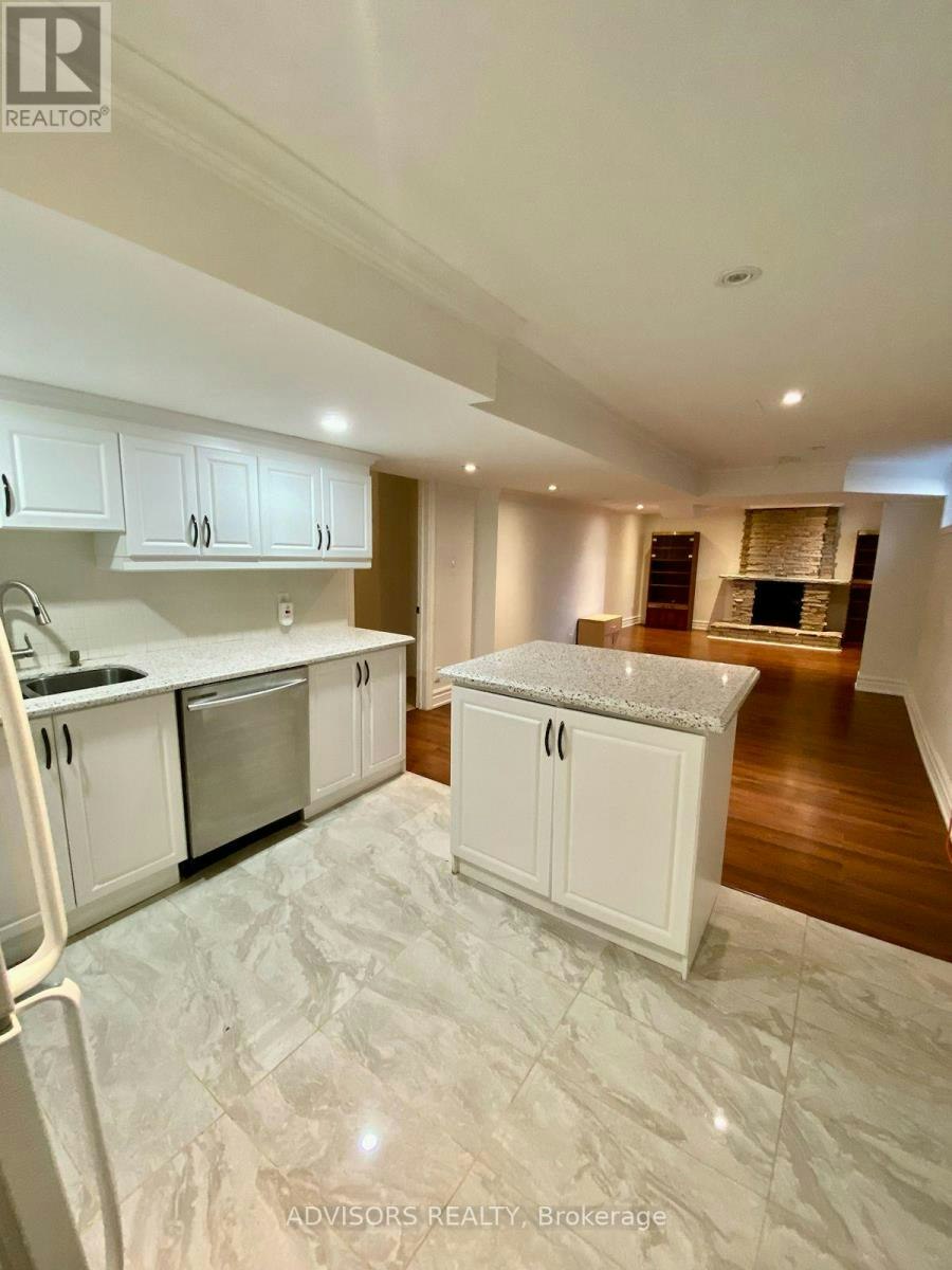 16 Sabrina Court, Richmond Hill, ON, L4C 5P8 - 2