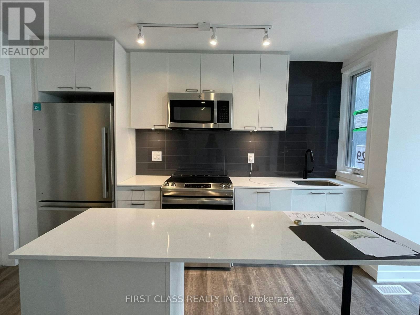TH13-20 Ed Clark Gardens, Toronto, ON, M6N 1J5 - 2