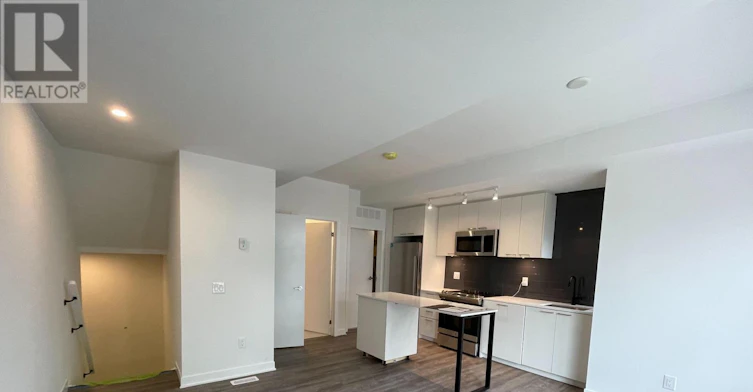 TH13-20 Ed Clark Gardens, Toronto, ON, M6N 1J5 - 3