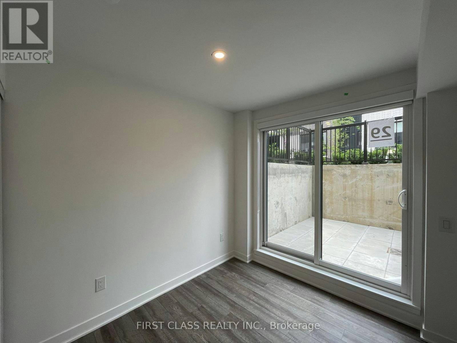 TH13-20 Ed Clark Gardens, Toronto, ON, M6N 1J5 - 4