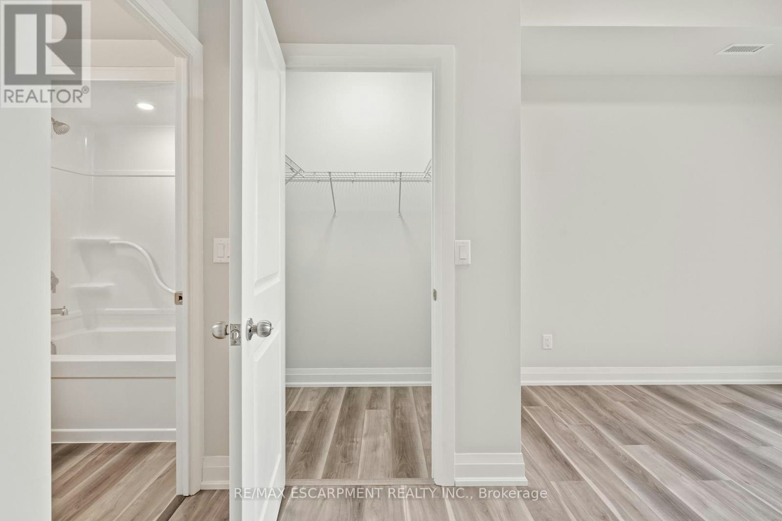 UP 09-50 Herrick Avenue, St. Catharines, ON, L2P 2T9 - 17
