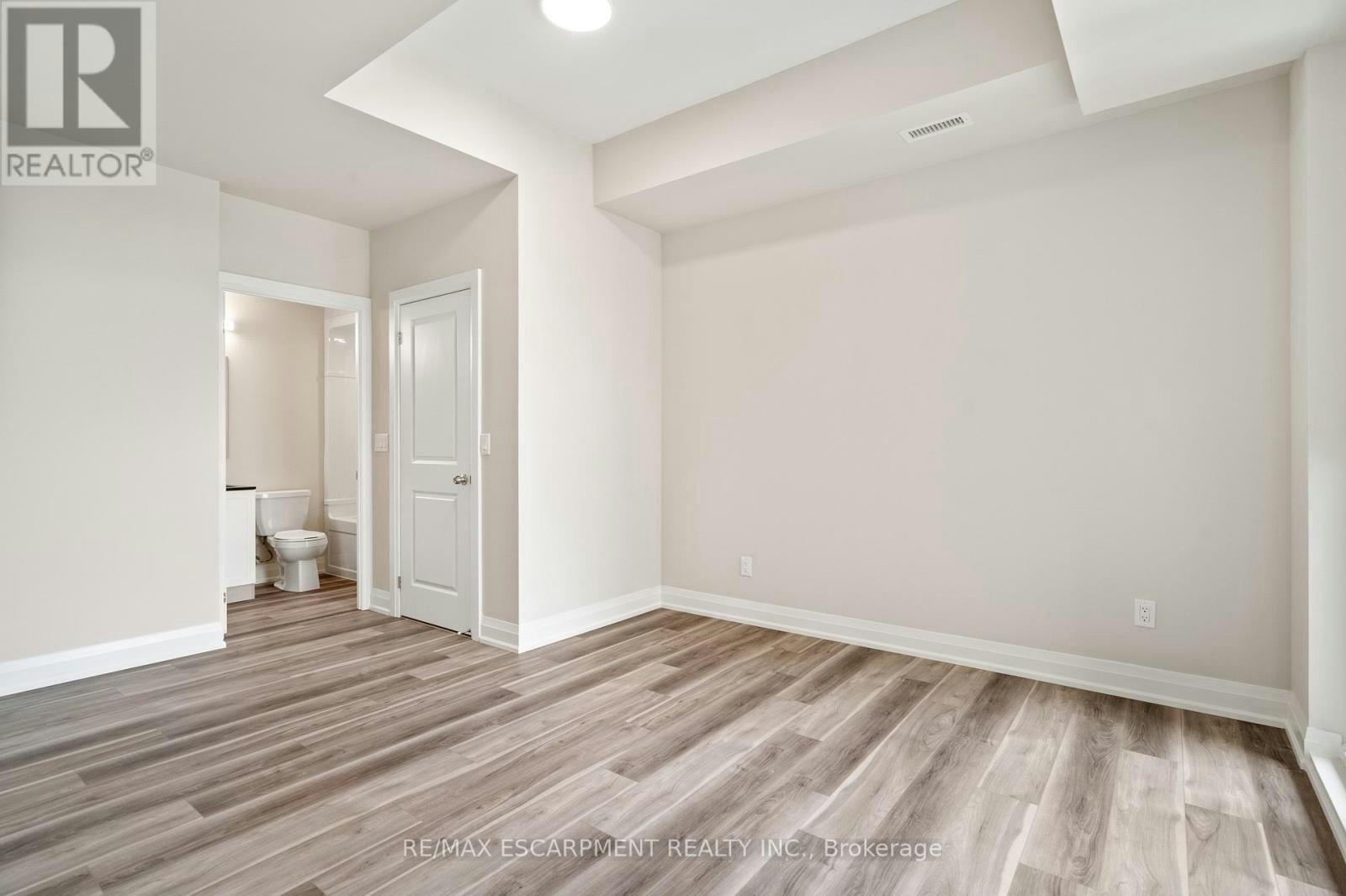 UP 09-50 Herrick Avenue, St. Catharines, ON, L2P 2T9 - 15