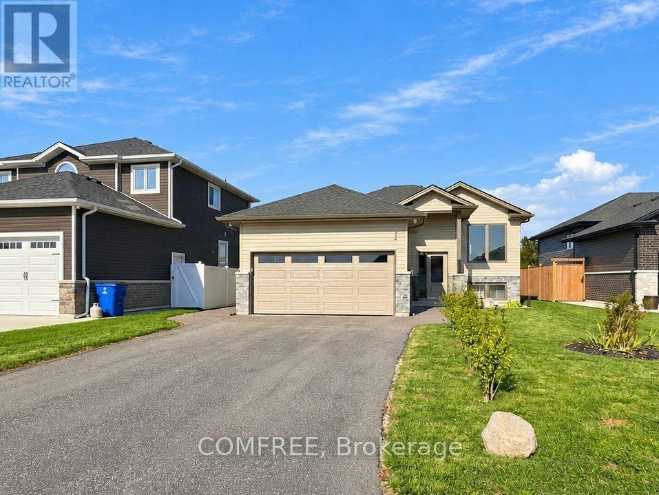 32 Hawthorne Crescent, Chatham-Kent, ON, N0P 2L0