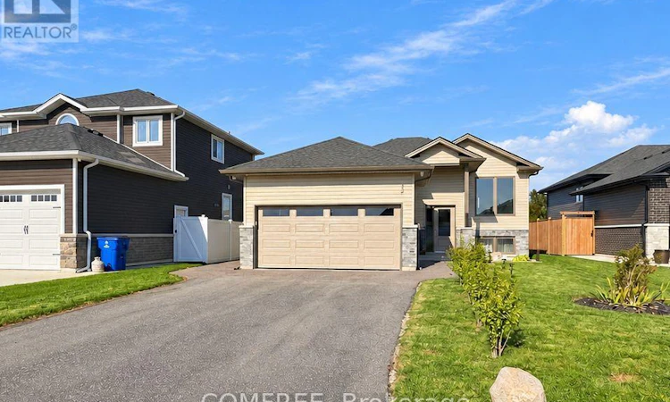 32 Hawthorne Crescent
