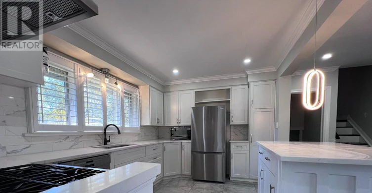 UPPER-222 Columbia Drive, Hamilton, ON, L9C 3Y9 - 2
