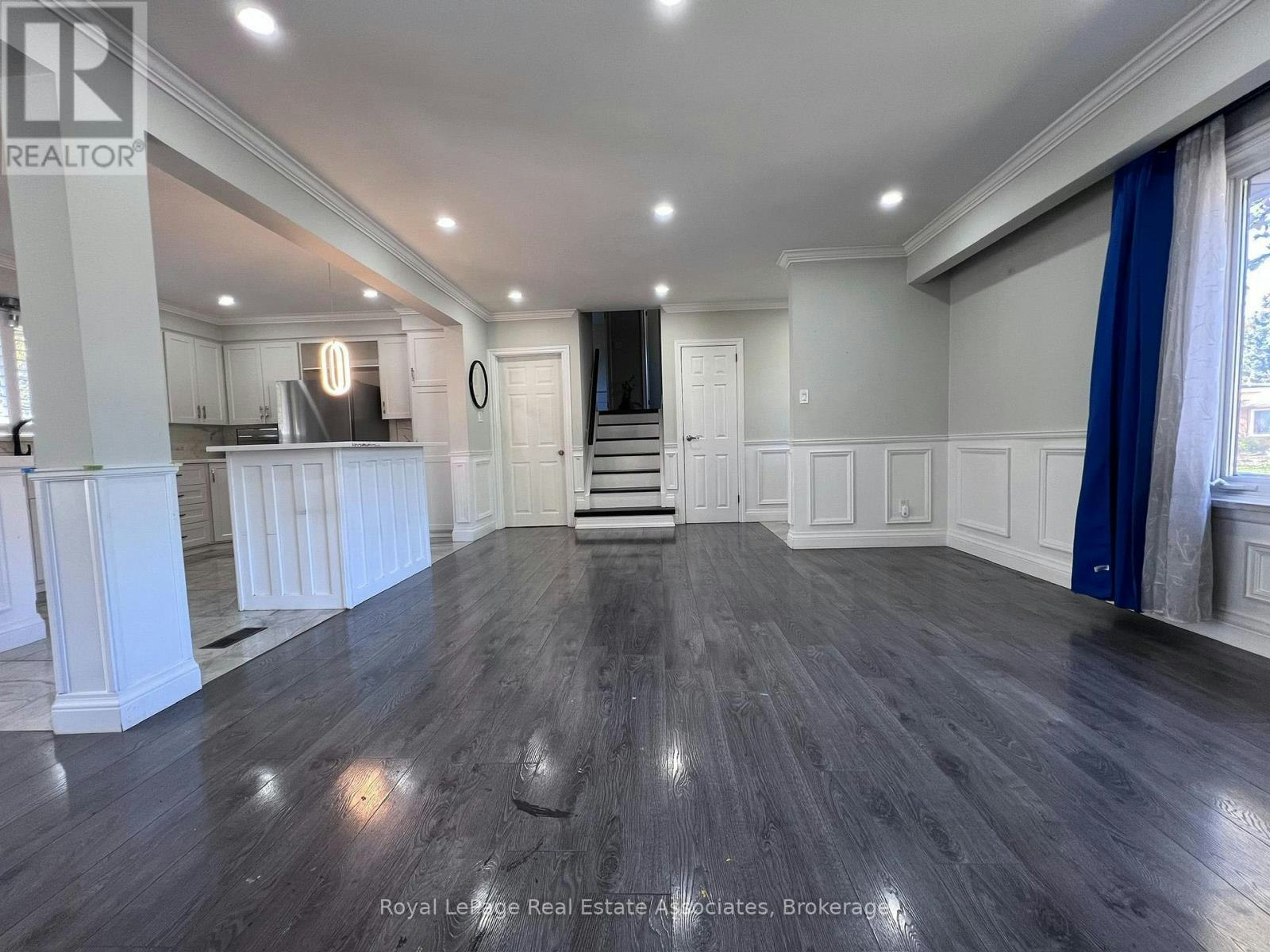 UPPER-222 Columbia Drive, Hamilton, ON, L9C 3Y9 - 3
