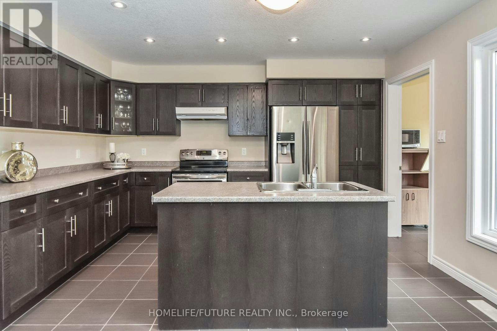 30-14 Amos Drive, Guelph, ON, N1L 0M2 - 2