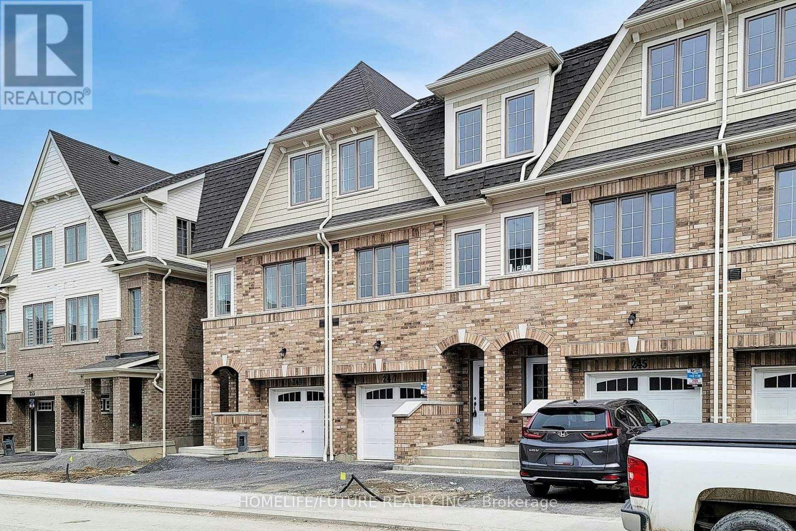 25-247 Danzatore Path, Oshawa, ON, L1L 0P9 - 4
