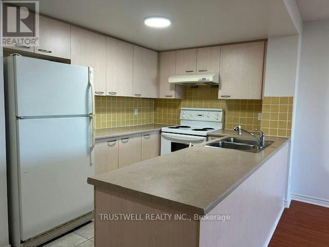 905-130 Pond Drive, Markham, ON, L3T 7W5 - 2