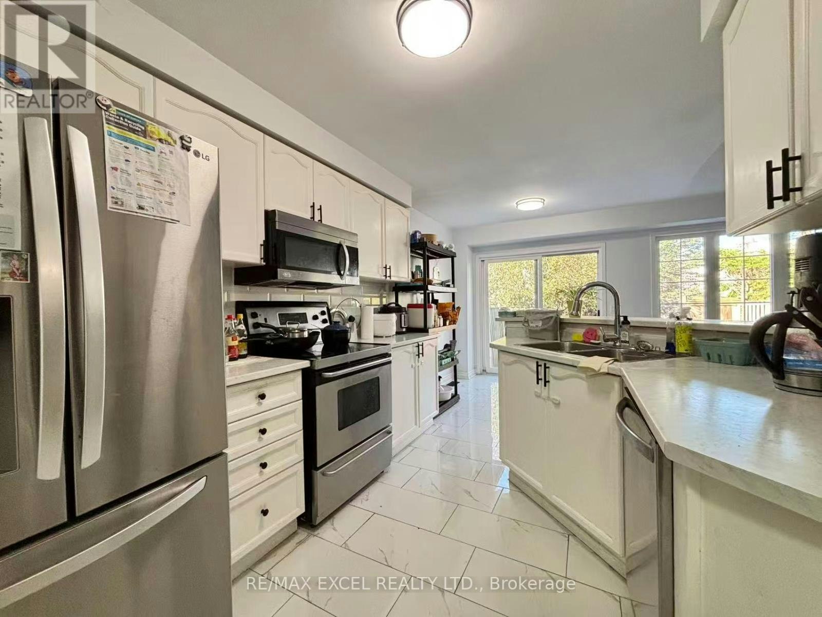 88 Millcliff Circle, Aurora, ON, L4G 7N9 - 2