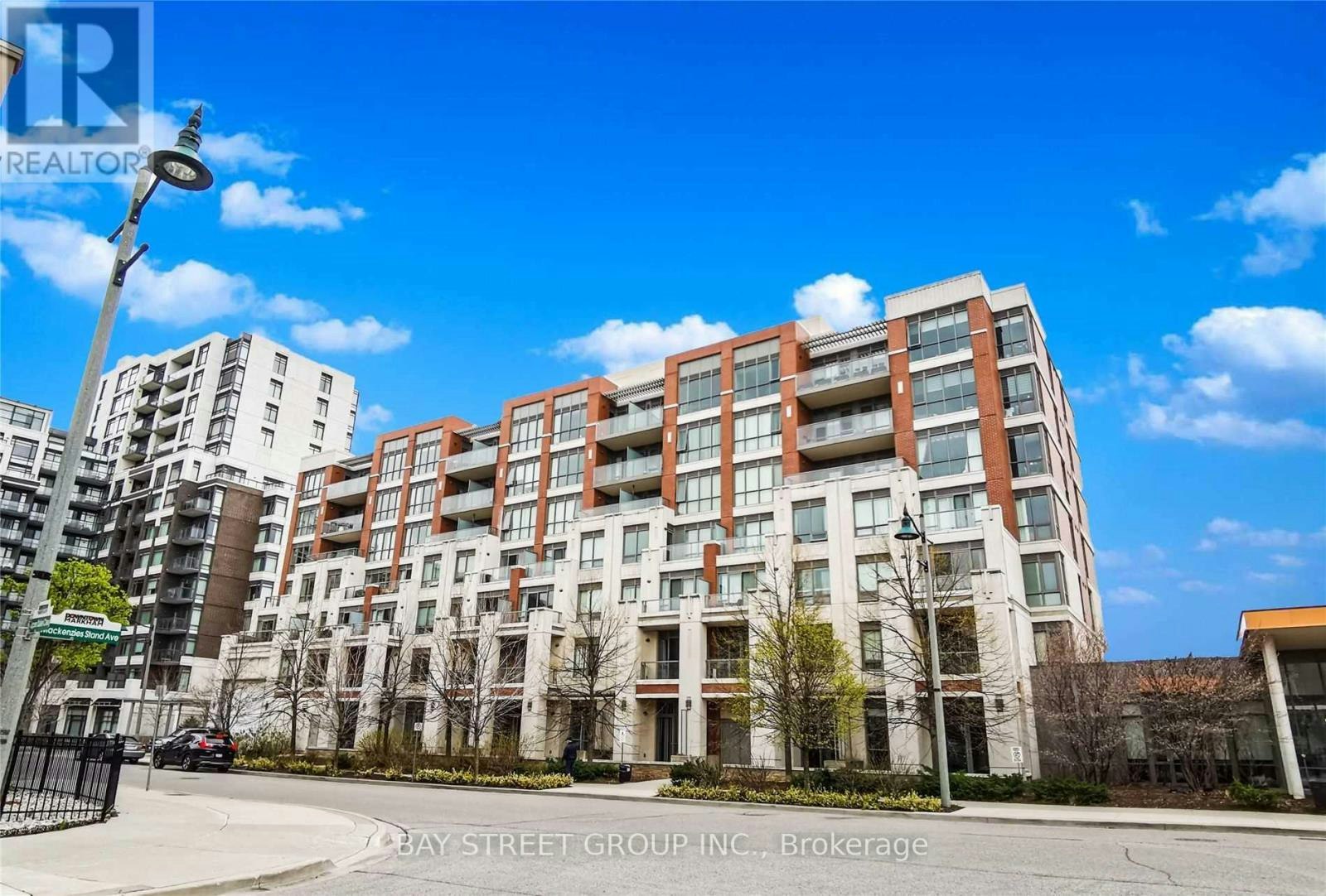 321-39 Upper Duke Crescent, Markham, ON, L6G 0B9