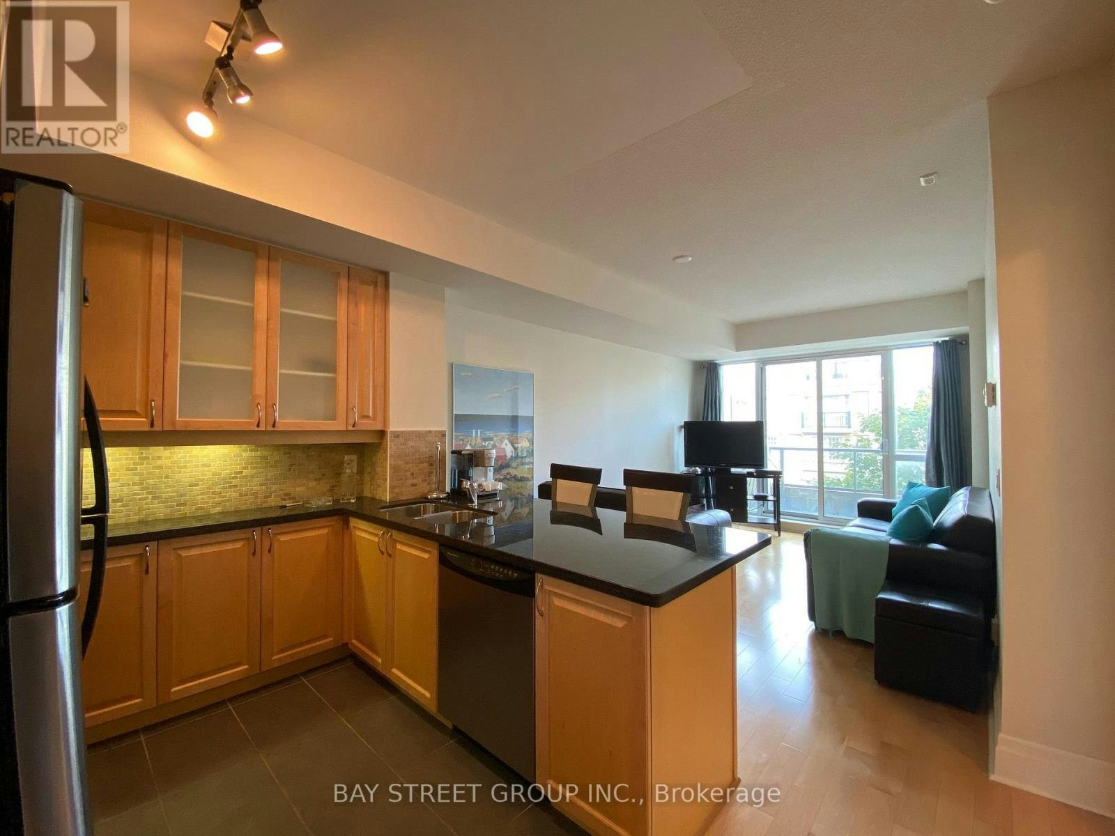 321-39 Upper Duke Crescent, Markham, ON, L6G 0B9 - 2