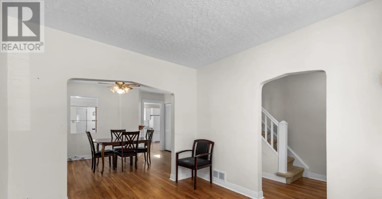 35 Springfield Road, Ottawa, ON, K1M 1C8 - 4