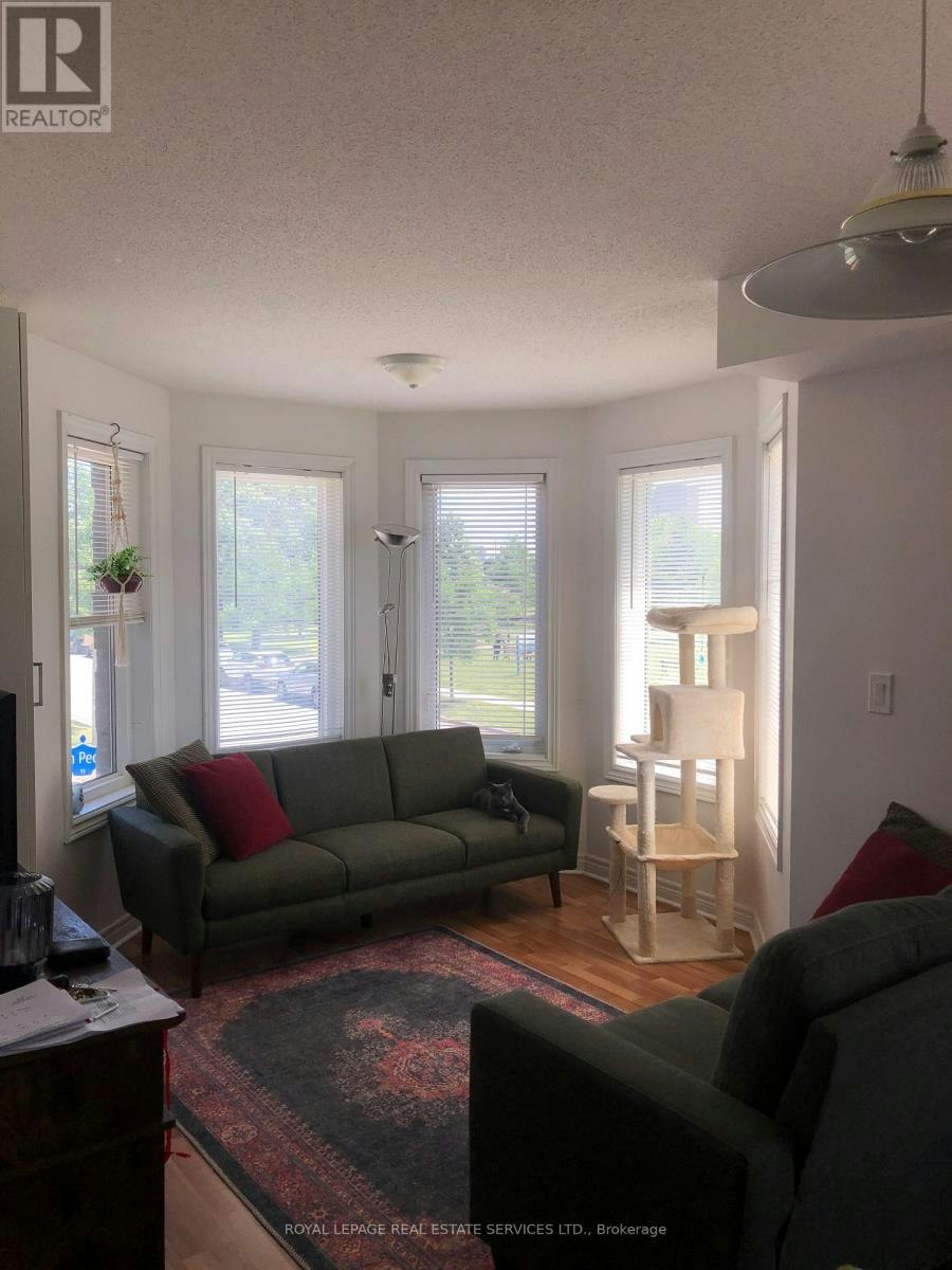 TH 201-2 Brian Peck Crescent, Toronto, ON, M4G 4K4 - 2