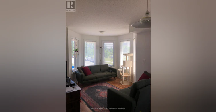 TH 201-2 Brian Peck Crescent, Toronto, ON, M4G 4K4 - 2