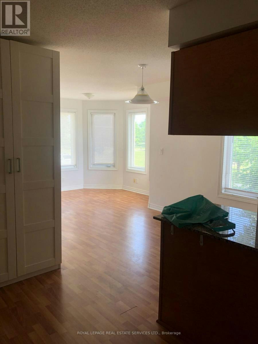 TH 201-2 Brian Peck Crescent, Toronto, ON, M4G 4K4 - 5