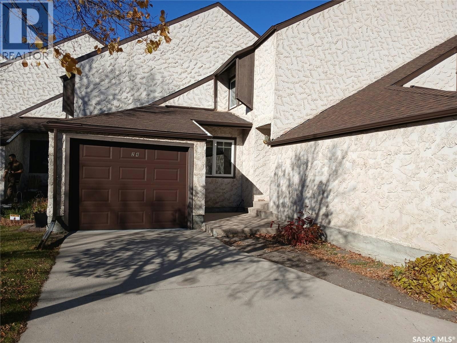 24 Cannington Mews, Regina, SK, S4S 5Z7