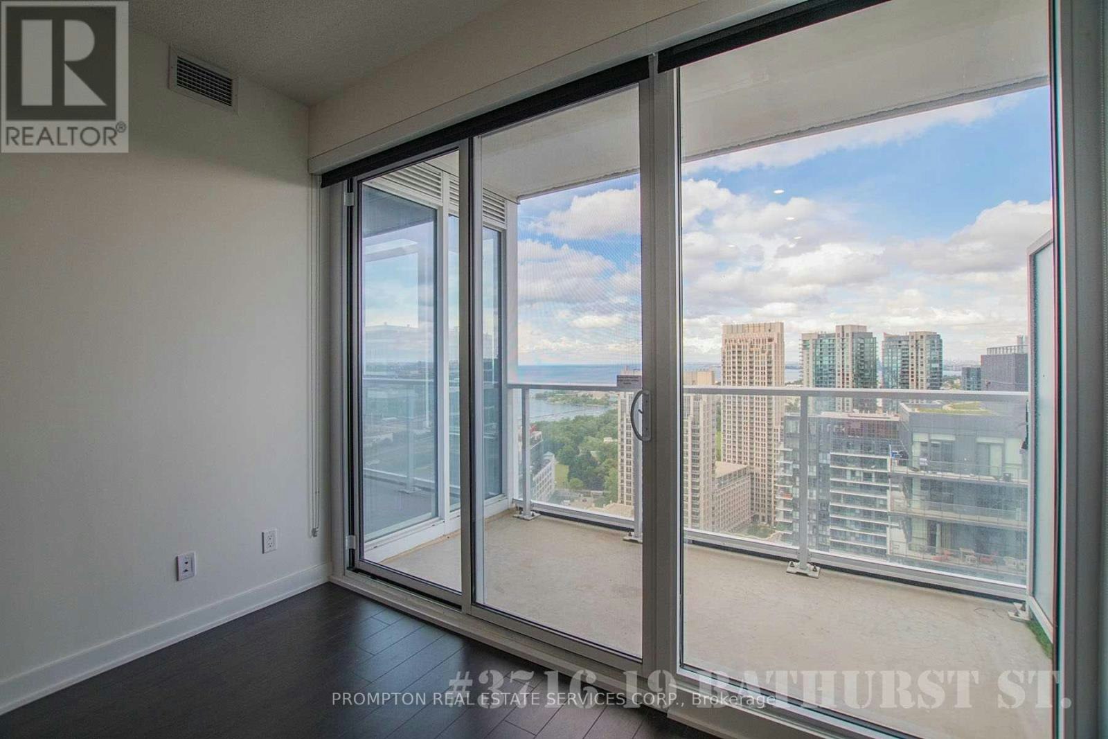 3716-19 Bathurst Street, Toronto, ON, M5V 0N1 - 7