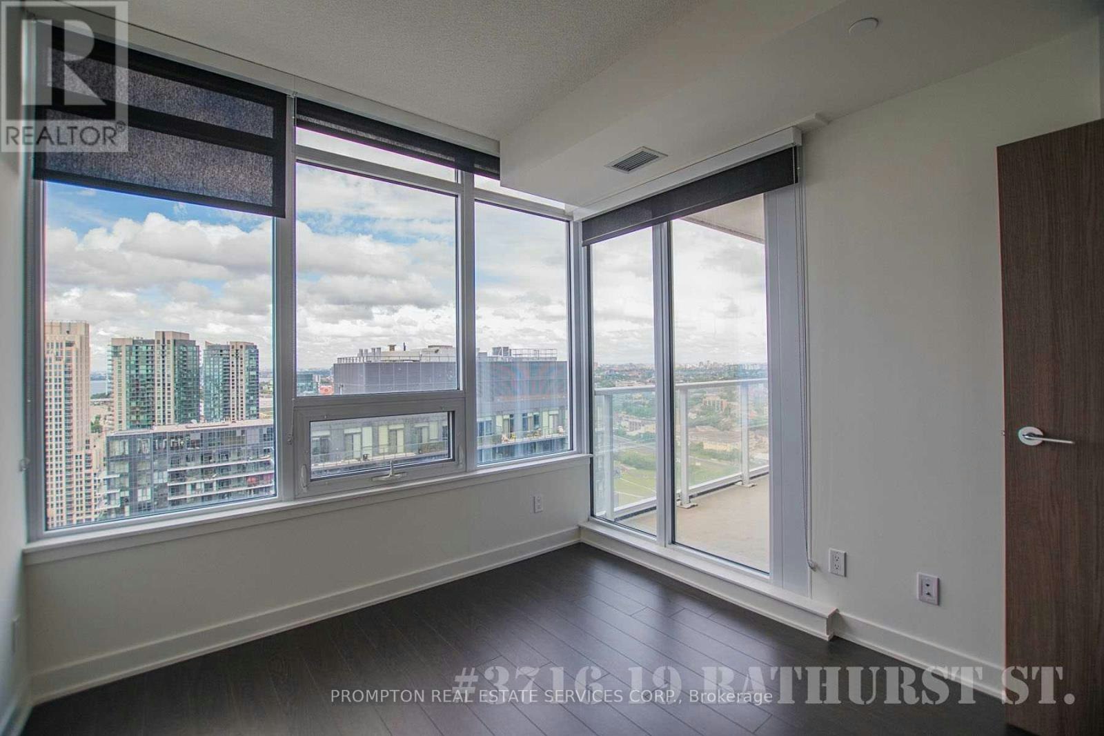 3716-19 Bathurst Street, Toronto, ON, M5V 0N1 - 8