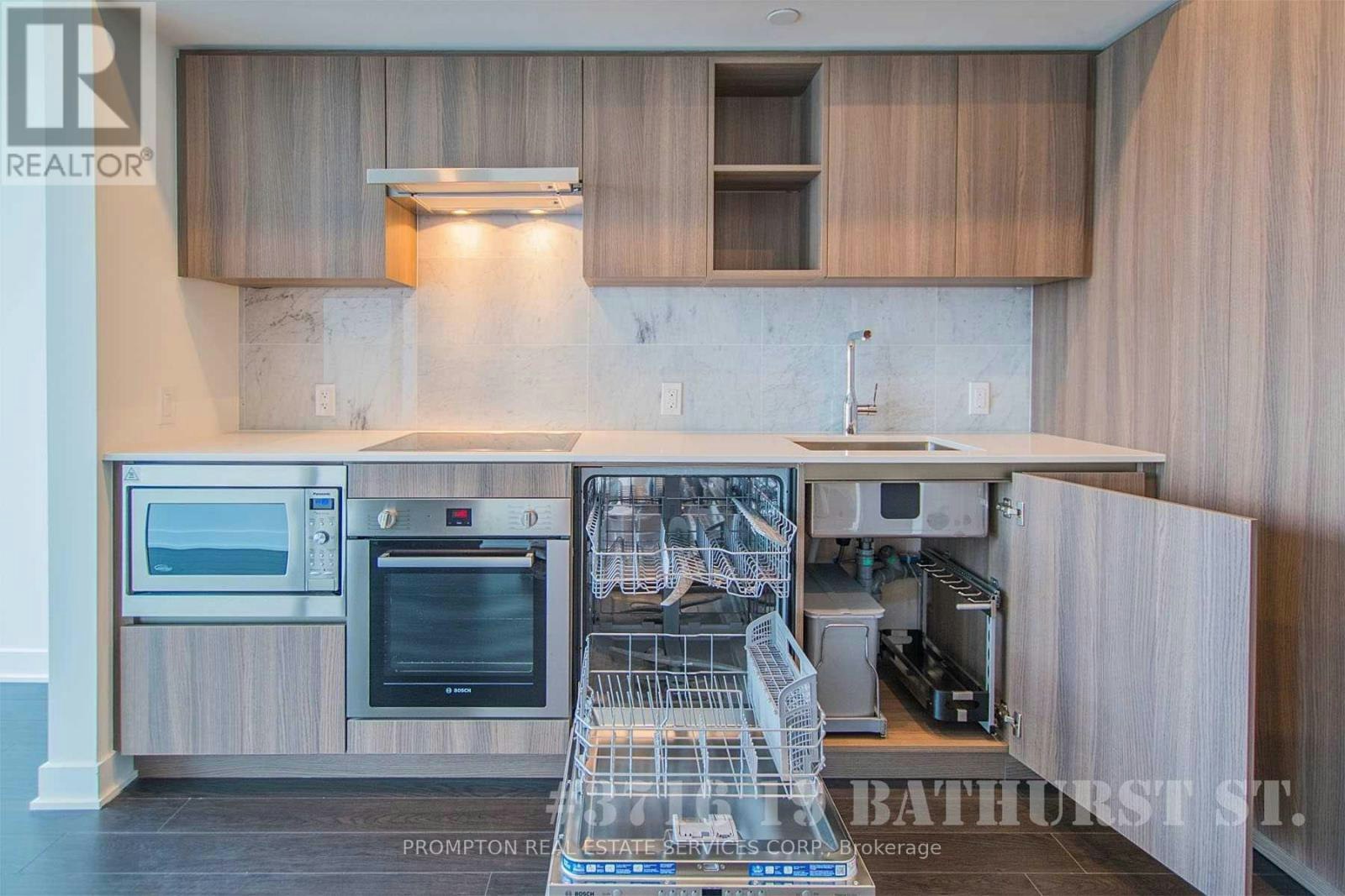 3716-19 Bathurst Street, Toronto, ON, M5V 0N1 - 2