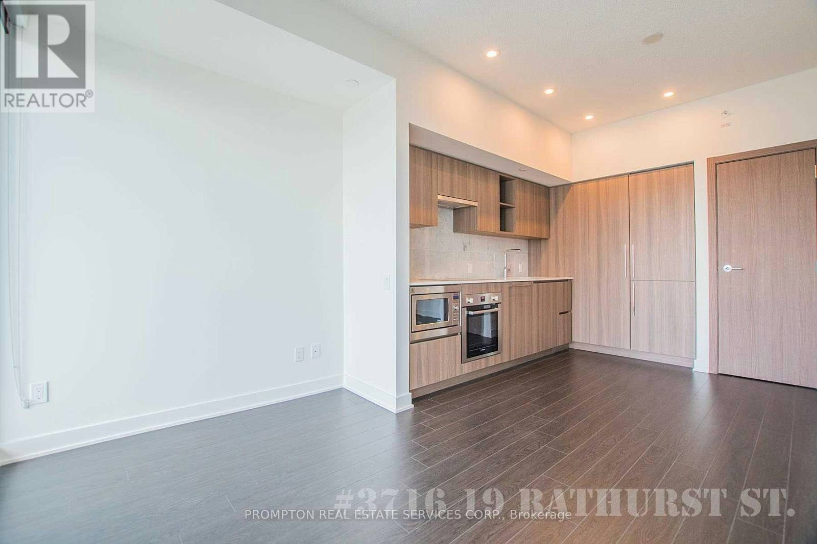 3716-19 Bathurst Street, Toronto, ON, M5V 0N1 - 5