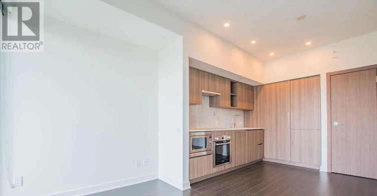 3716-19 Bathurst Street, Toronto, ON, M5V 0N1 - 5