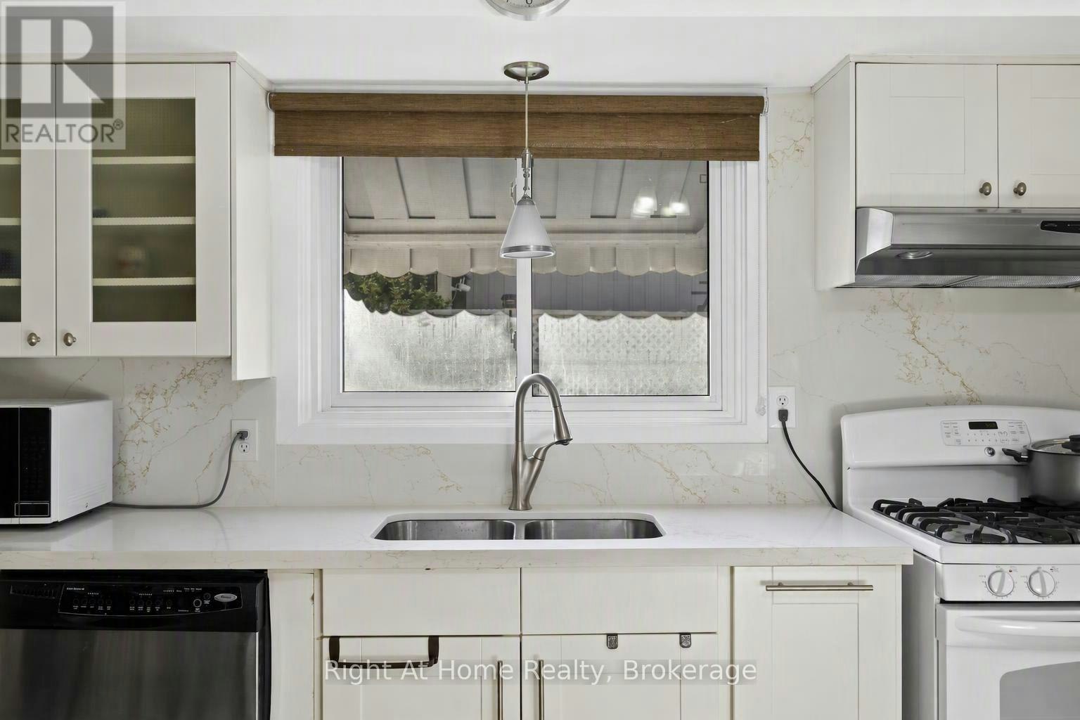 MAIN-7315 Freeman Street, Niagara Falls, ON, L2E 5V9 - 10