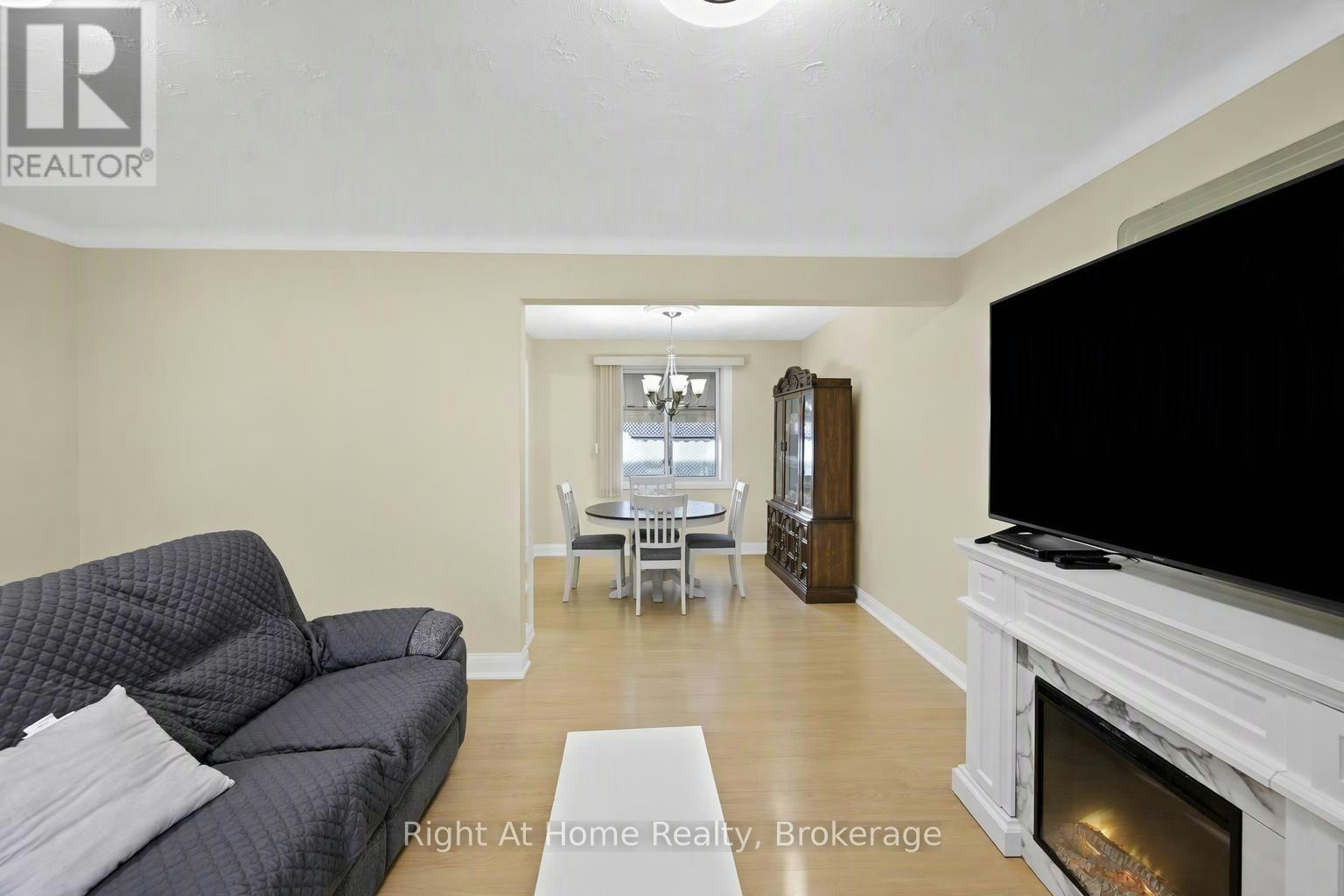 MAIN-7315 Freeman Street, Niagara Falls, ON, L2E 5V9 - 5