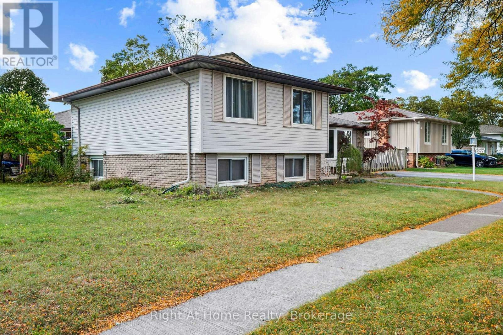 MAIN-7315 Freeman Street, Niagara Falls, ON, L2E 5V9 - 2