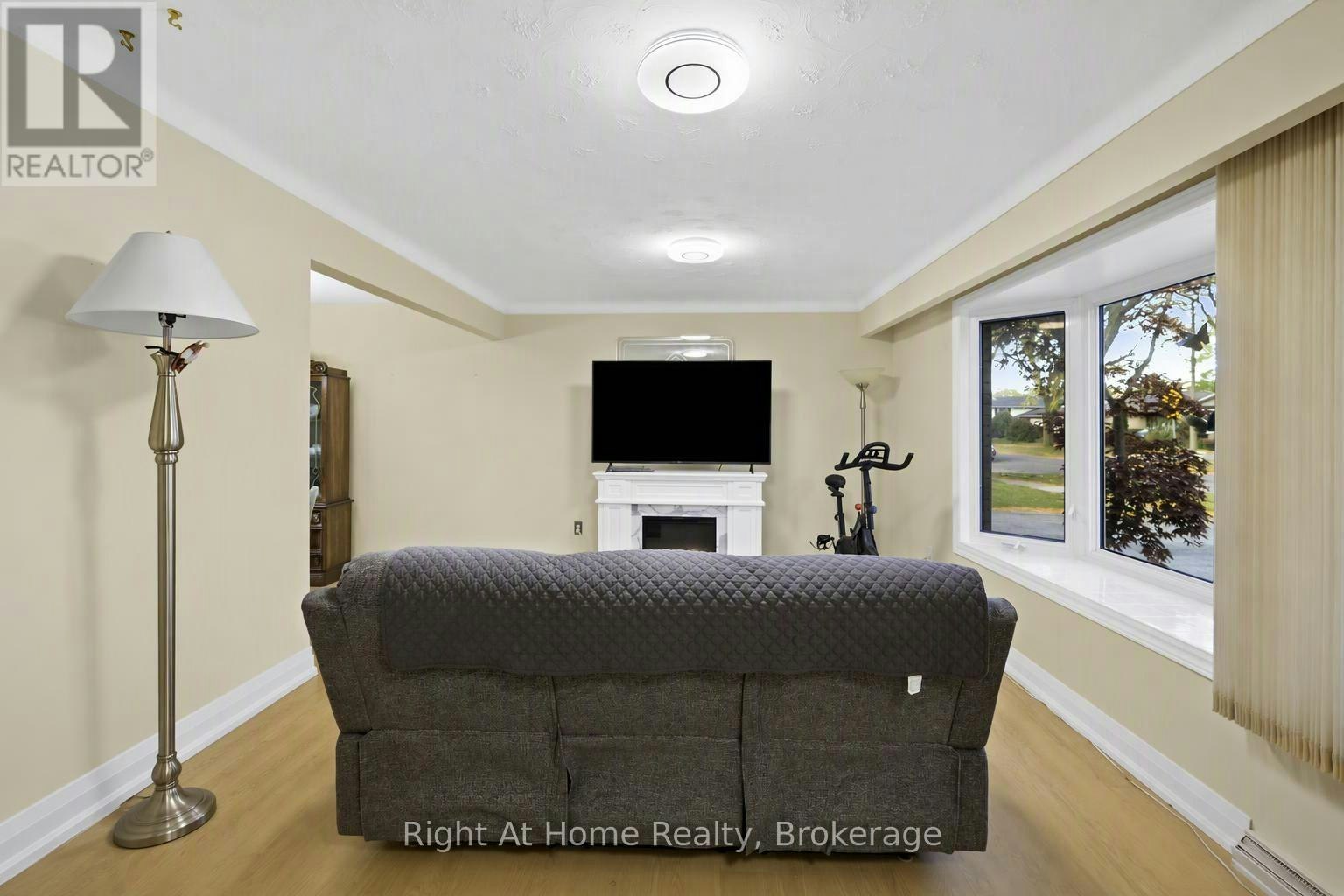 MAIN-7315 Freeman Street, Niagara Falls, ON, L2E 5V9 - 4