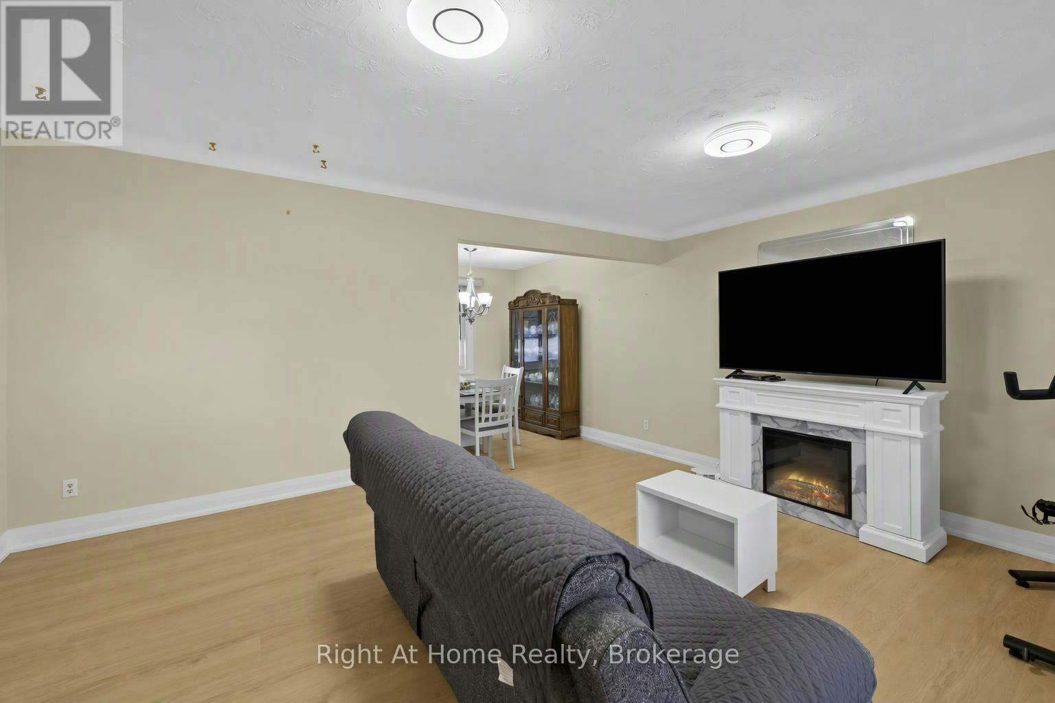 MAIN-7315 Freeman Street, Niagara Falls, ON, L2E 5V9 - 3