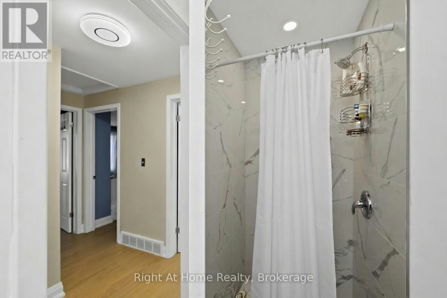MAIN-7315 Freeman Street, Niagara Falls, ON, L2E 5V9 - 12