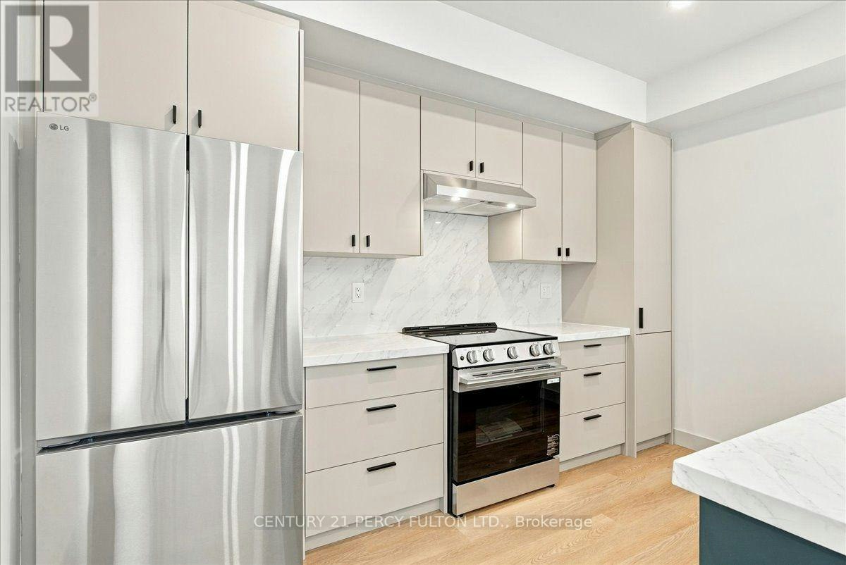 2-113 Hatherley Road, Toronto, ON, M6E 1W4 - 11