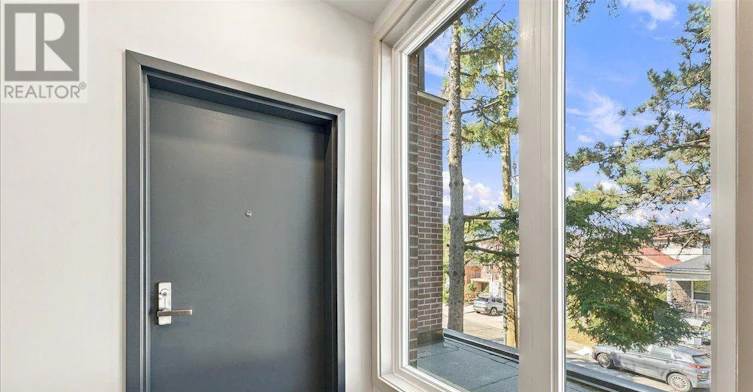 2-113 Hatherley Road, Toronto, ON, M6E 1W4 - 6