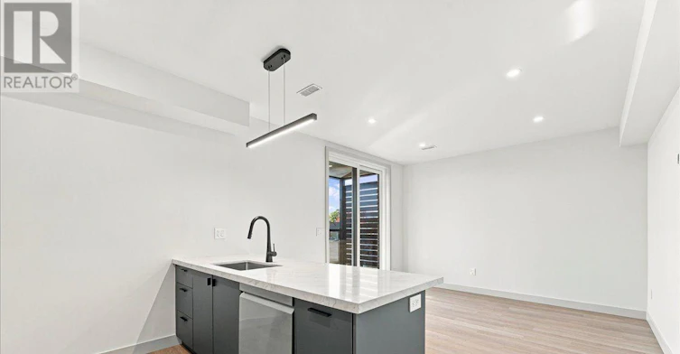 2-113 Hatherley Road, Toronto, ON, M6E 1W4 - 12
