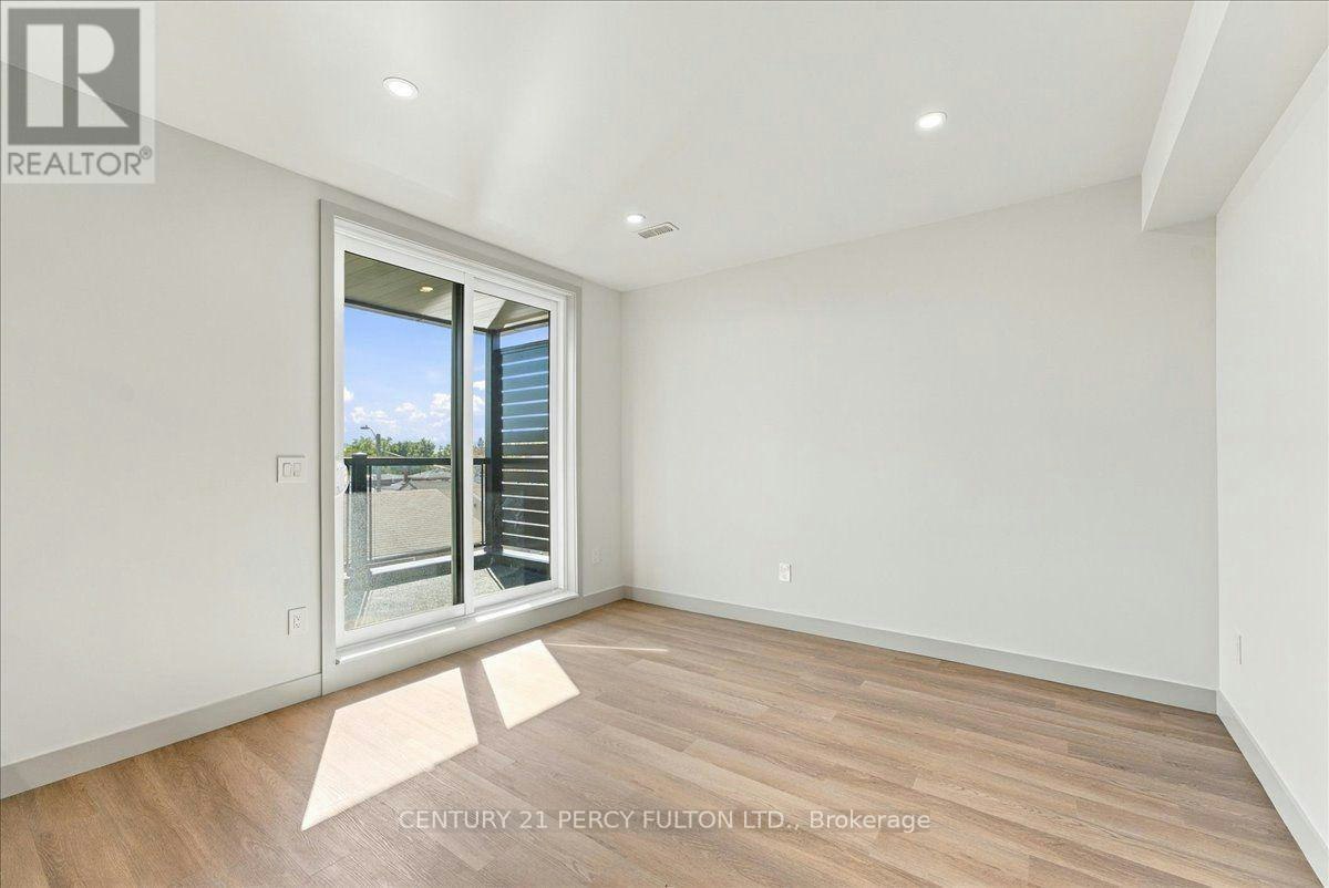 2-113 Hatherley Road, Toronto, ON, M6E 1W4 - 13