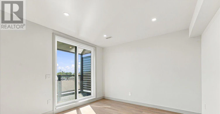 2-113 Hatherley Road, Toronto, ON, M6E 1W4 - 13