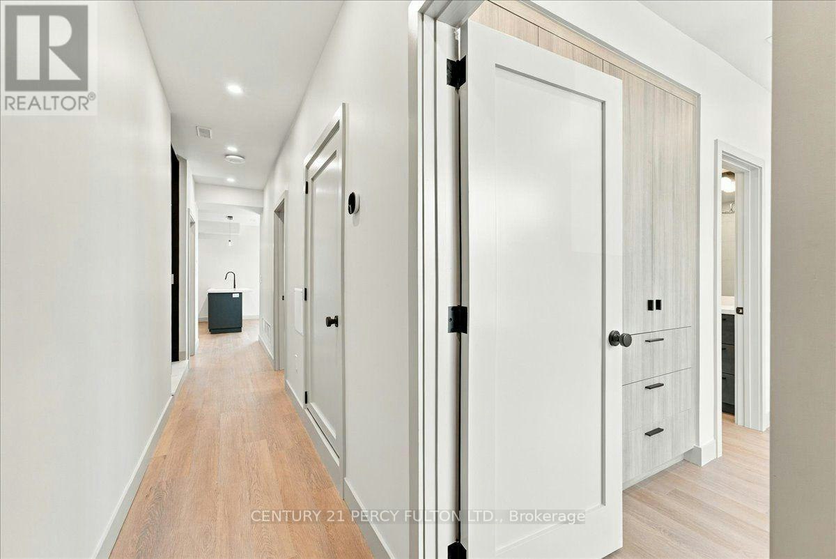 2-113 Hatherley Road, Toronto, ON, M6E 1W4 - 7