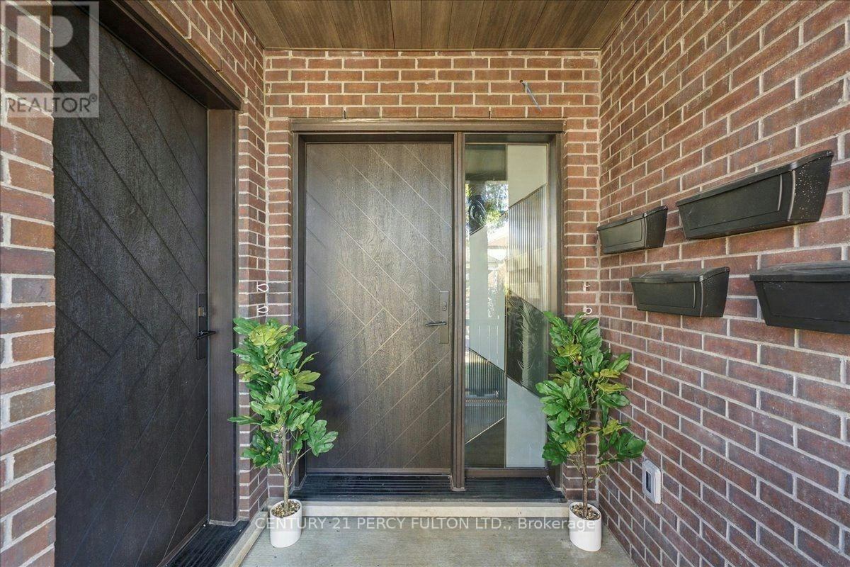 2-113 Hatherley Road, Toronto, ON, M6E 1W4 - 4